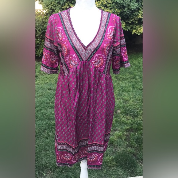unbranded Dresses & Skirts - ❌SOLD!❌Paisley V Neck Dress NEW! Size L